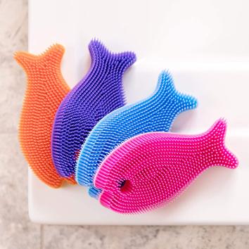 Innobaby Bathin' Smart Silicone Sensory Fish Bath Scrub for Babies and Toddlers - Blue