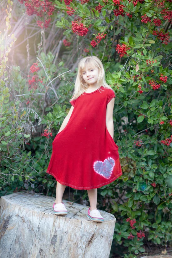 Mazi & Mom sensory friendly dress Mazi knows what she likes…and often more importantly, what she doesn’t like!  Lightweight, super-soft bamboo material Lay-flat seams Loose and flowing No scratchy tags Pockets!